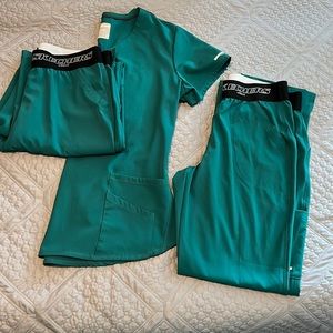 Skechers by barco scrubs size medium. 2 pair of scrub pants , and one top .